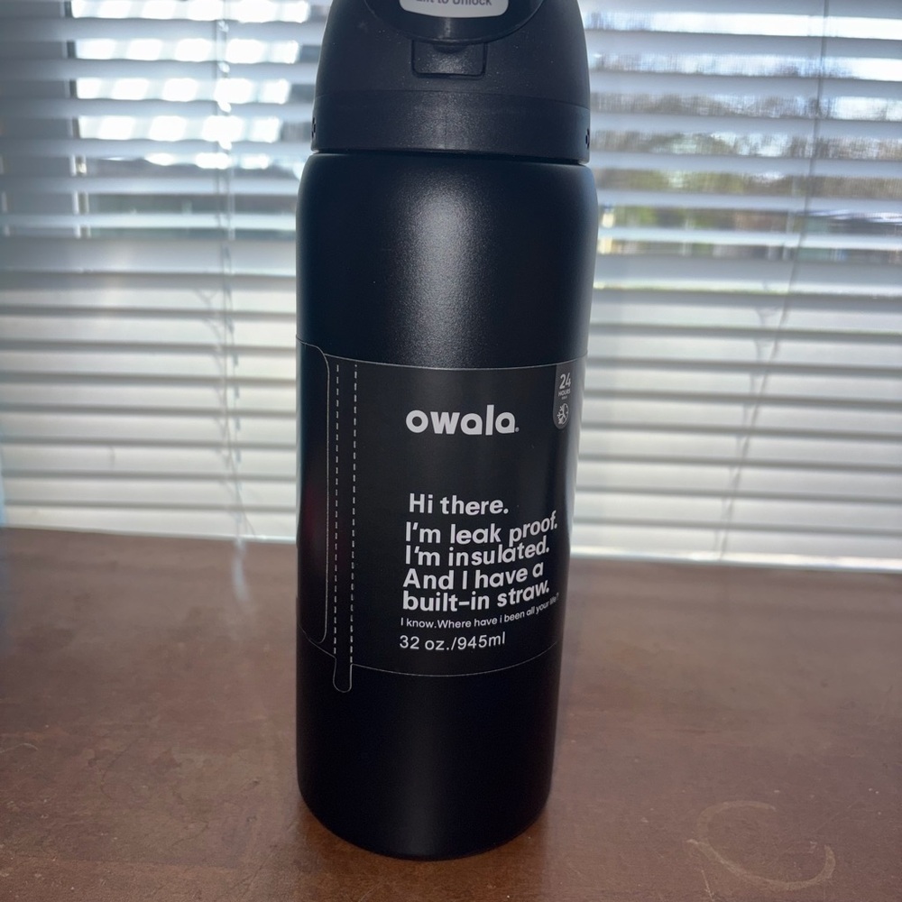 owala 32 oz Insulated Water Bottle with Built-In Straw - Black